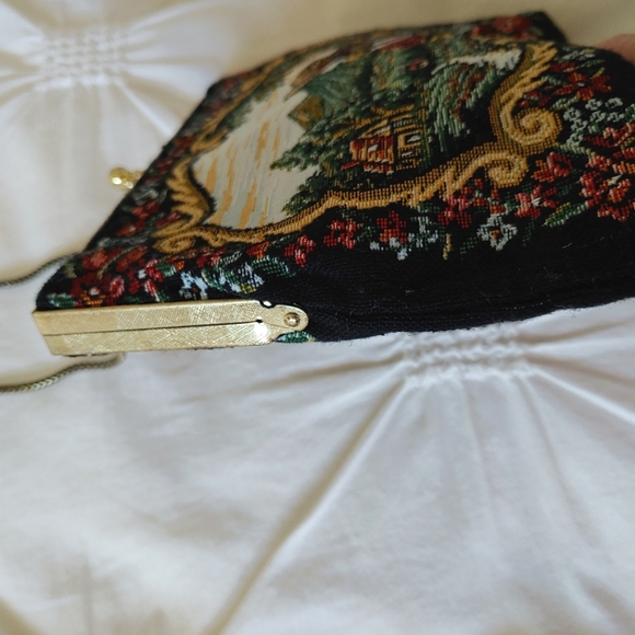 Du-Val vintage girl & scenery tapestry purse with snake chain Hong Kong - Picture 8 of 16